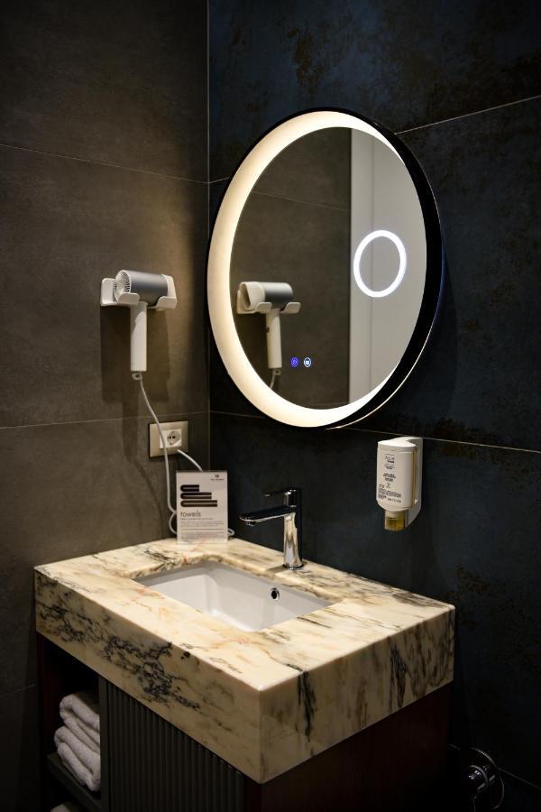 The Wilson Tirana Hotel Bagian luar foto