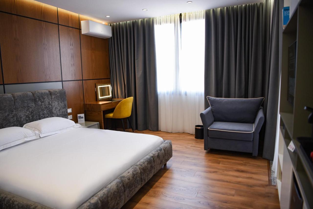 The Wilson Tirana Hotel Bagian luar foto