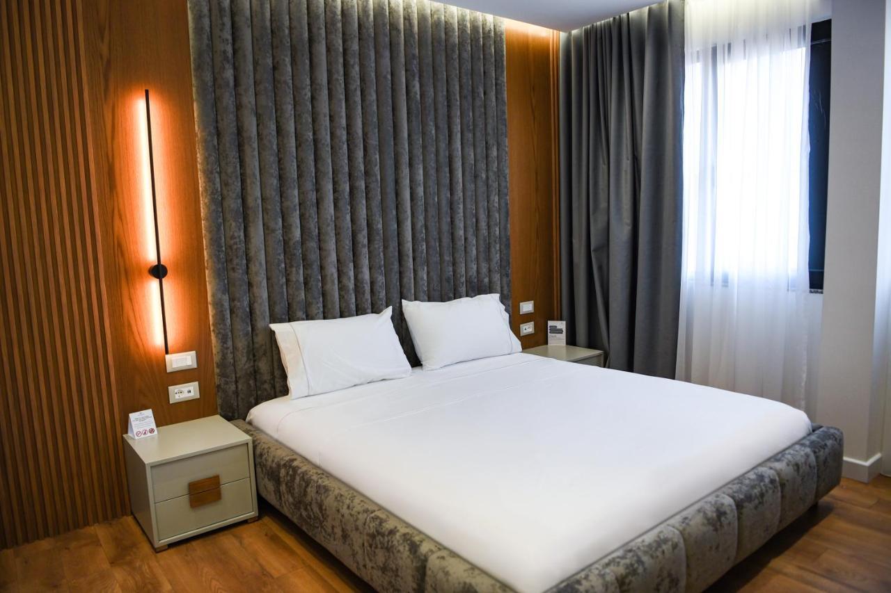 The Wilson Tirana Hotel Bagian luar foto