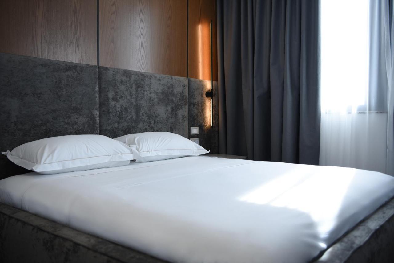The Wilson Tirana Hotel Bagian luar foto