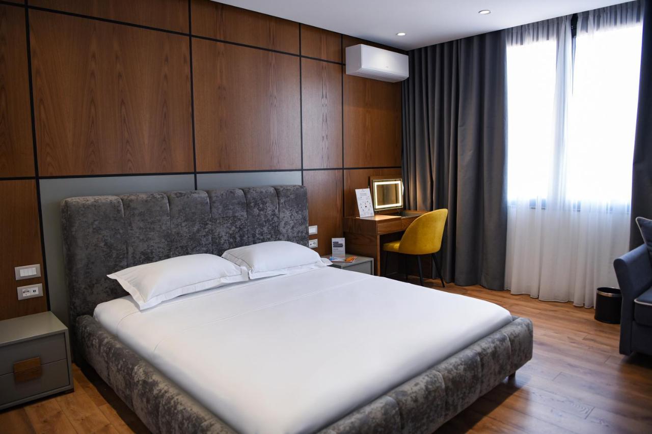 The Wilson Tirana Hotel Bagian luar foto
