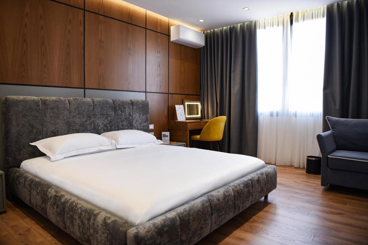 The Wilson Tirana Hotel Bagian luar foto