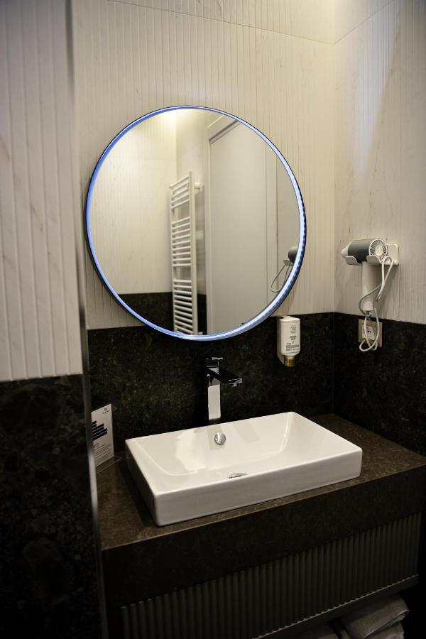 The Wilson Tirana Hotel Bagian luar foto