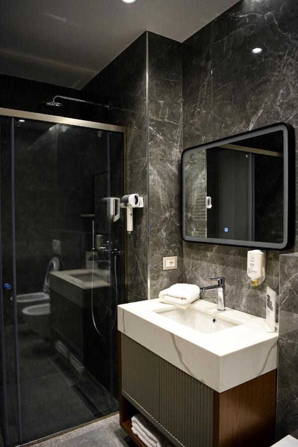 The Wilson Tirana Hotel Bagian luar foto