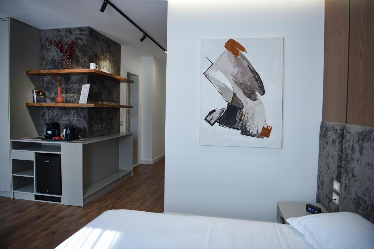 The Wilson Tirana Hotel Bagian luar foto
