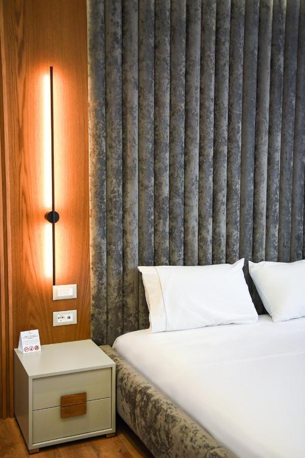 The Wilson Tirana Hotel Bagian luar foto